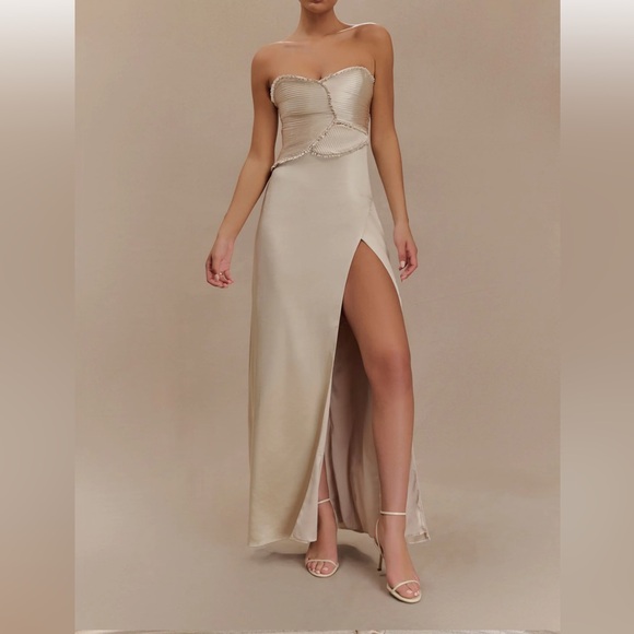 Elegant Blush Gold Maxi Dress - Picture 4 of 5